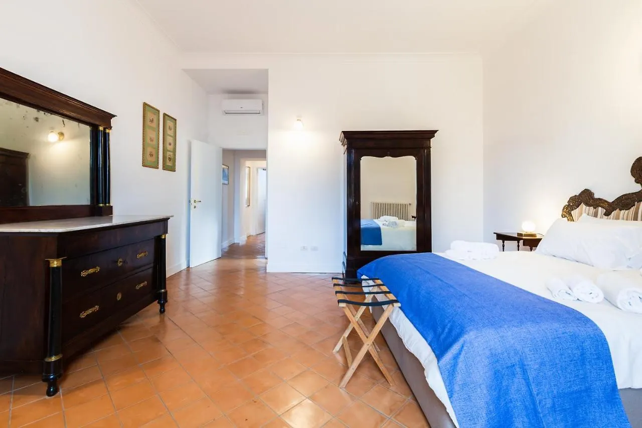 Palazzo Marigliano - Serviced Apartments نابولي 0*,